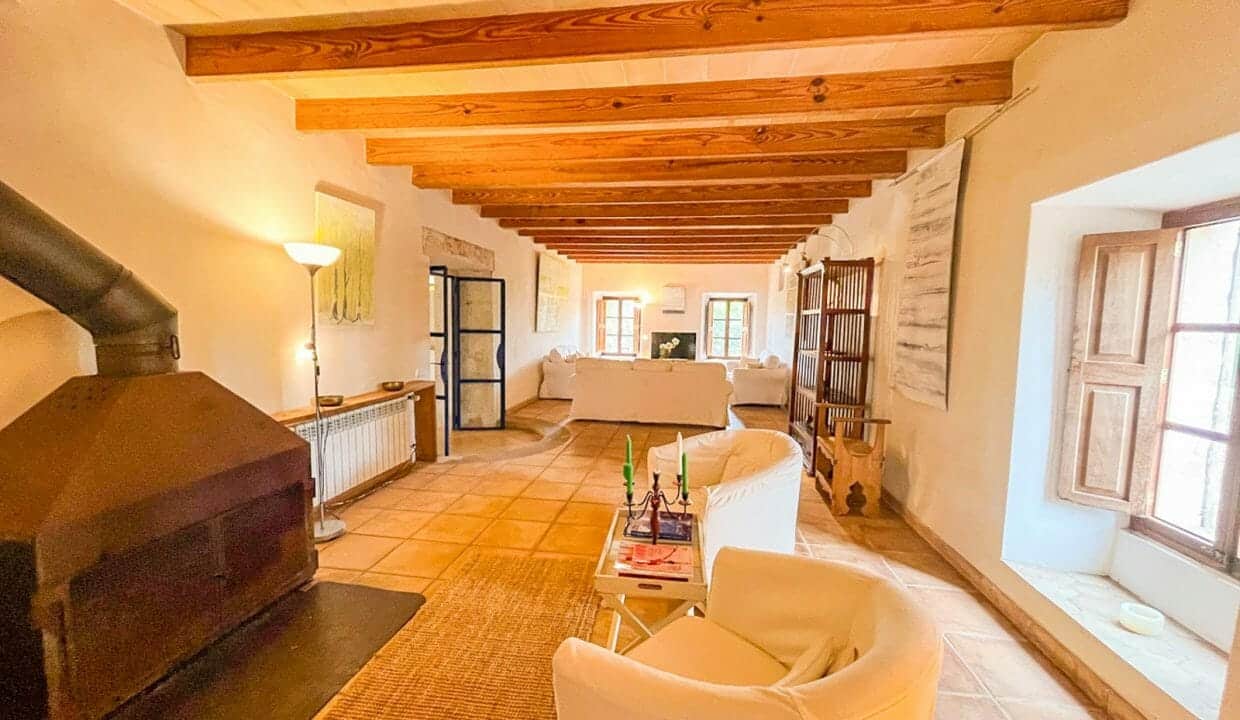 Traditionelle-mallorquinishe-Finca-in-Santanyi-3