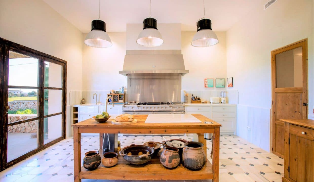 Amerikanische Küche in einem rustikalen Haus in Campos