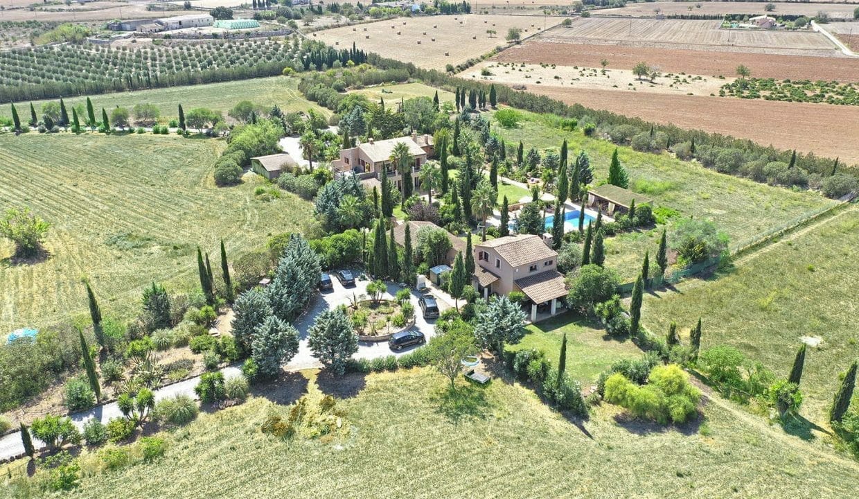 Luxusimmobilien Mallorca mit Swimmingpool Drone