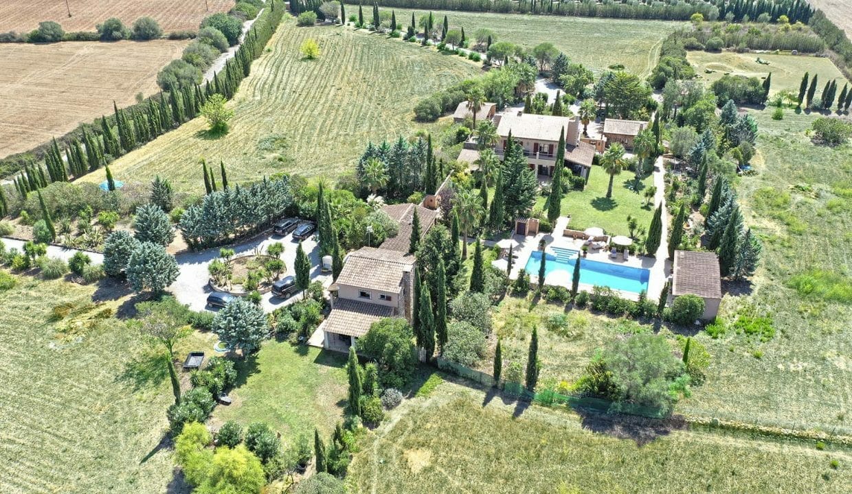 Luxusimmobilien Mallorca mit Swimmingpool Drone