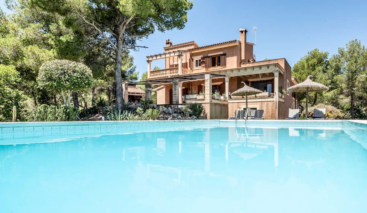 Blick auf dem Pool in Luxusimmobilien Mallorca