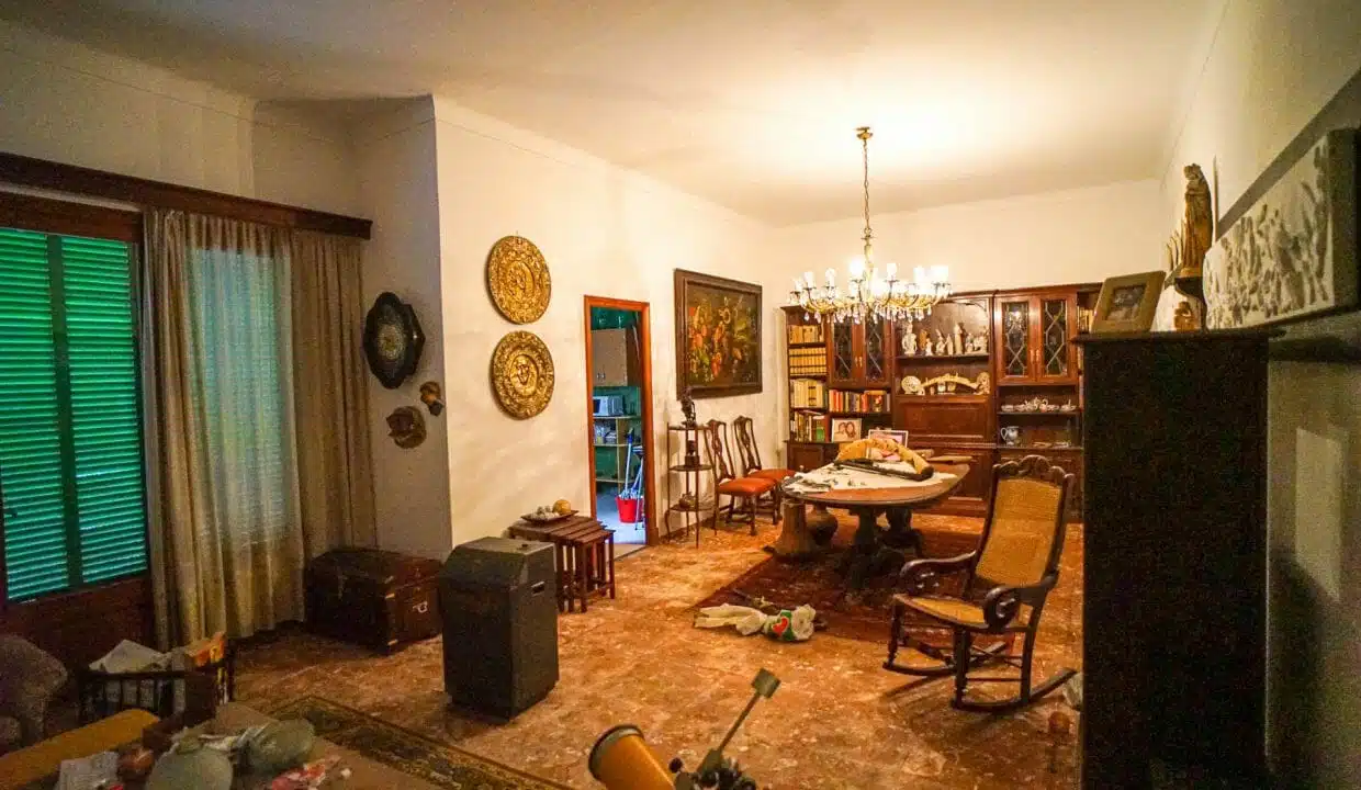 großes Wohn-Esszimmer mit Terrasse Zugang