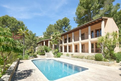 Schwimmbad mit Garten in Palma
