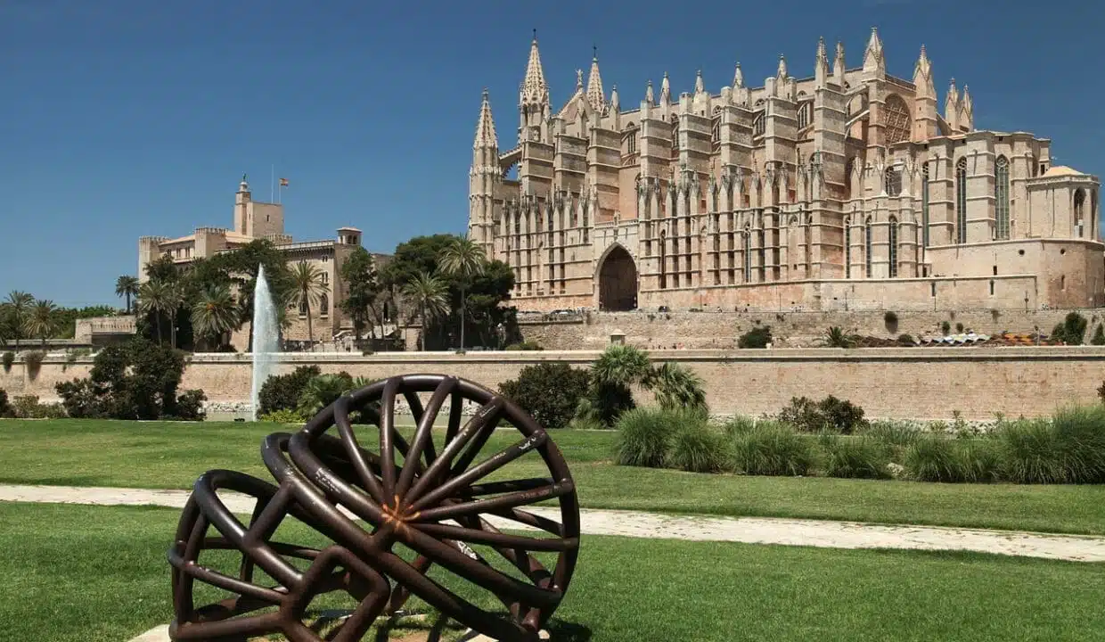 Mallorca, along with Costa del Sol and the Algarve in Portugal, is one of the most popular golf destinations in the Mediterranean. Therefore, it is not surprising that there is also a wide range of golf courses and golf clubs on the island. Golfplätze auf Mallorca
