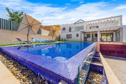 Immobilien Felanitx Stadthaus mit XL Swimmingpool
