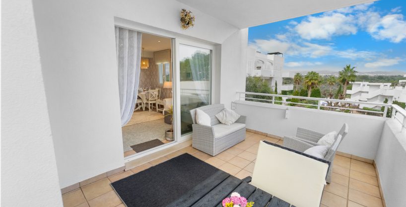 Grosszuegige Terrasse mit Panoramablick