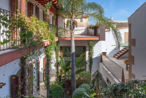 Historisches renoviertes Stadthaus in Campos mit Garage 16