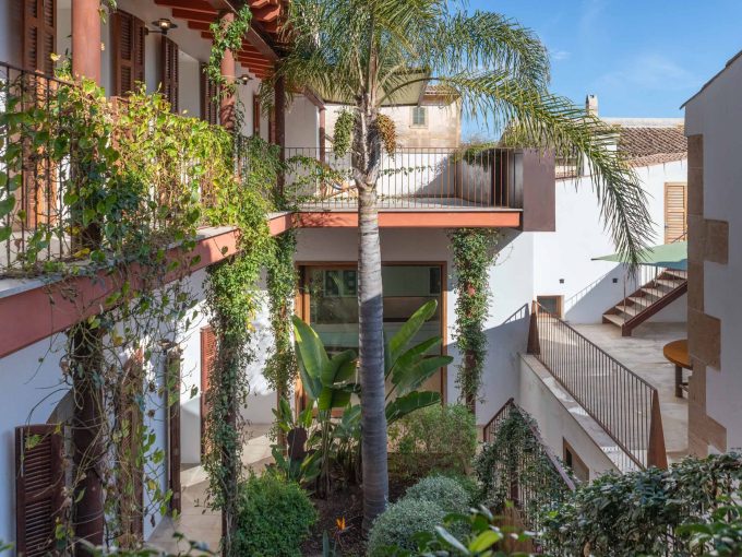 Historisches renoviertes Stadthaus in Campos mit Garage 16