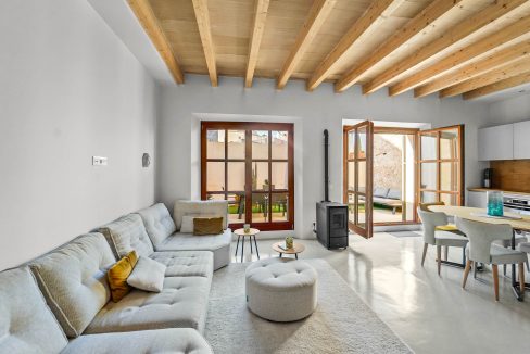 Son Servera heller Wohnraum Terrasse Pellet Kaminofen