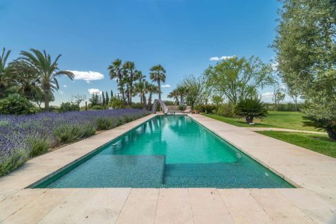 Finca-mit-grosse-pool-und-blick-auf-sant-salvador-18