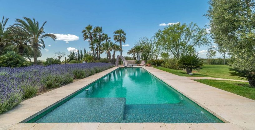 Finca-mit-grosse-pool-und-blick-auf-sant-salvador-18